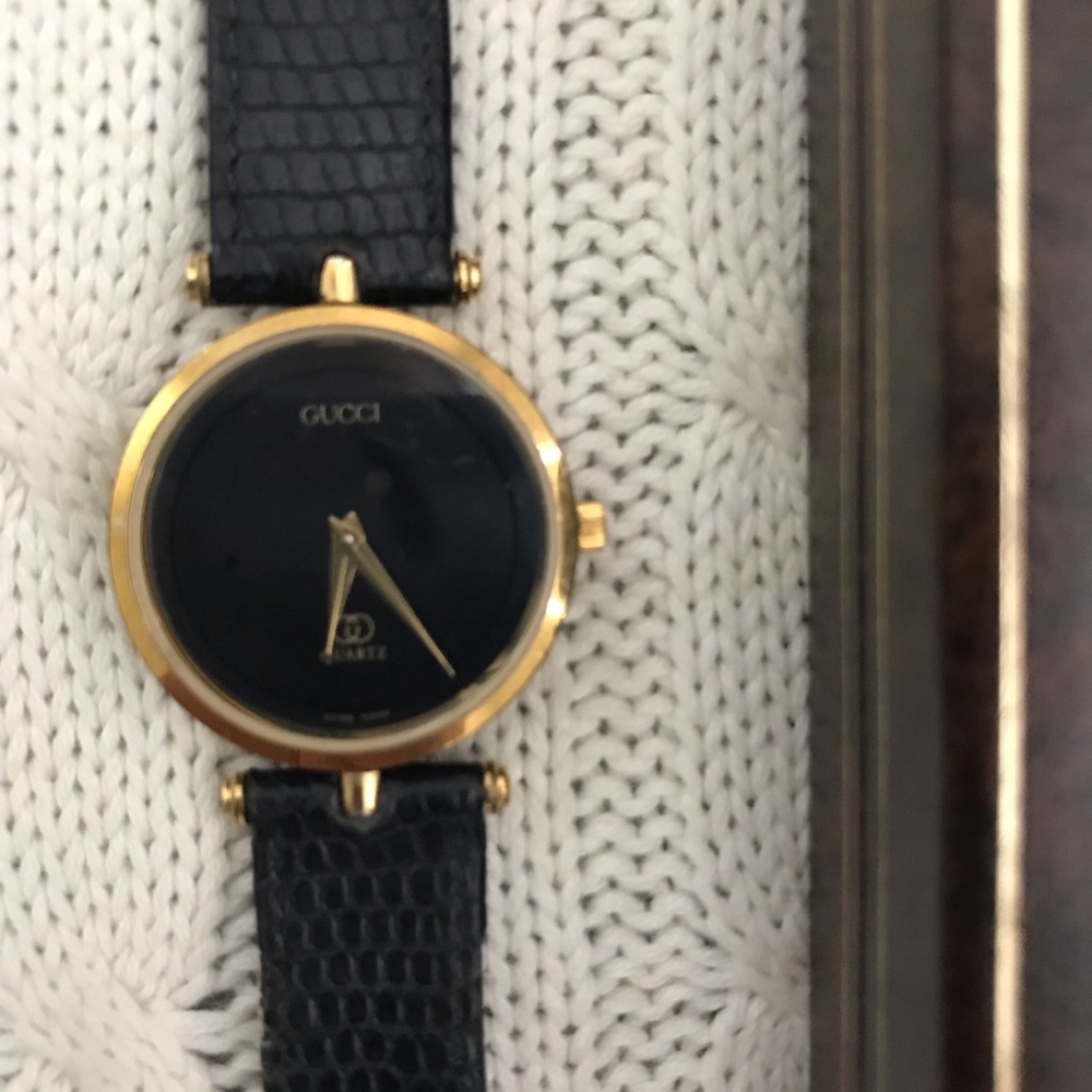 Authentic Vintage Gucci Black Enamel Watch - Picture 2 of 7